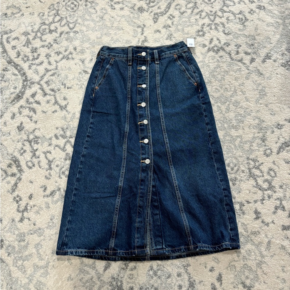 Old Navy NWT women’s denim skirt